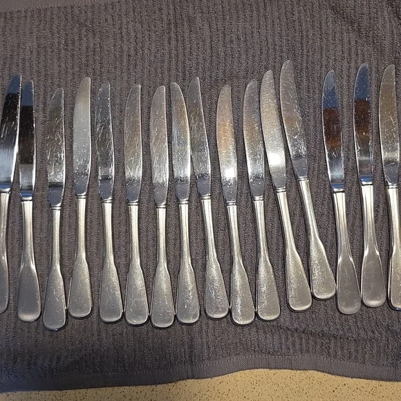 Well Loved Oneida Silver Stainless Steel Cutlery Set - Picture 3 of 6